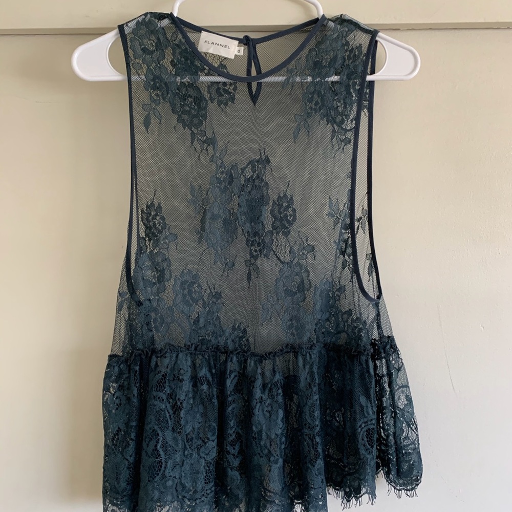 Elegant lace sleeveless top 💕